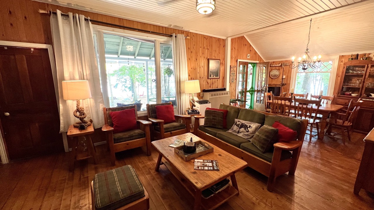 Photo of Livingroom in Muskoka Lakes