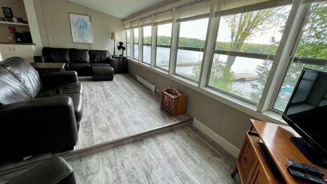Photo of Livingroom in Leeds and the Thousand Islands