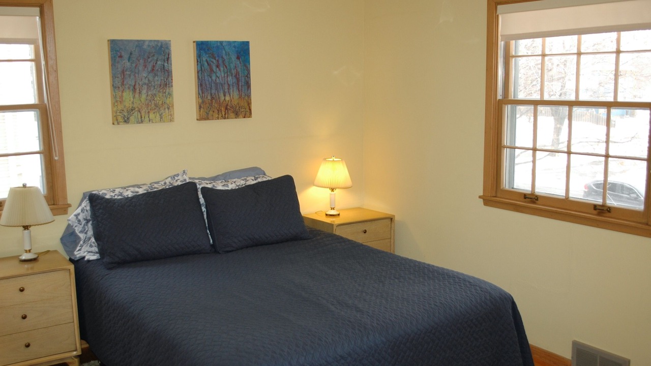 Photo of Bedroom in Macalester - Groveland