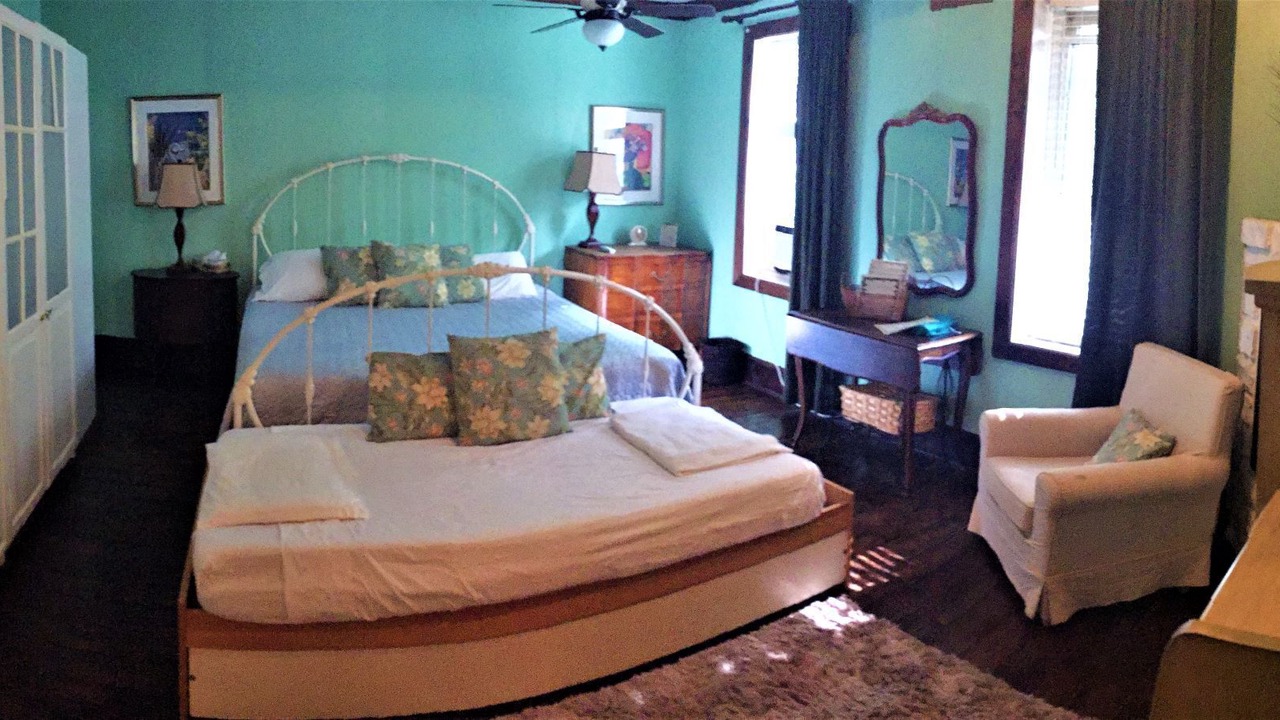 Photo of Livingroom in Lake of Bays
