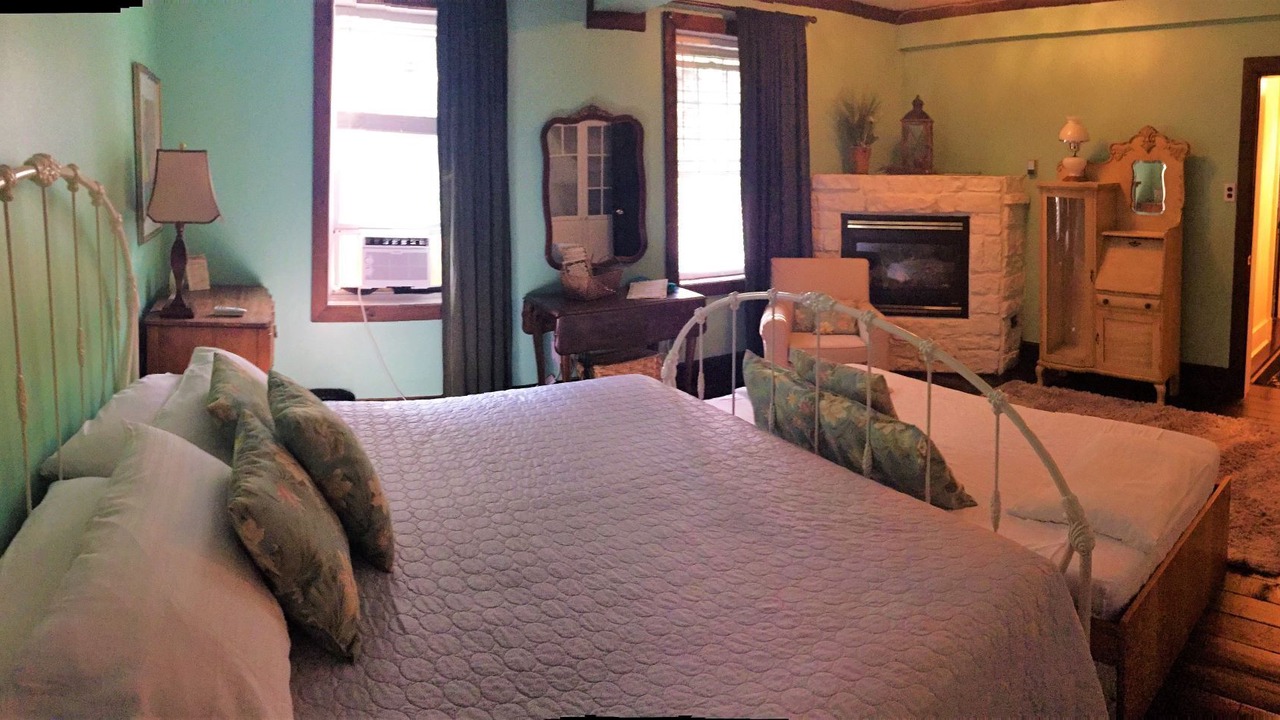 Photo of Livingroom in Lake of Bays