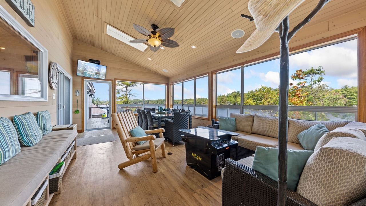 Photo of Livingroom in Big Chute