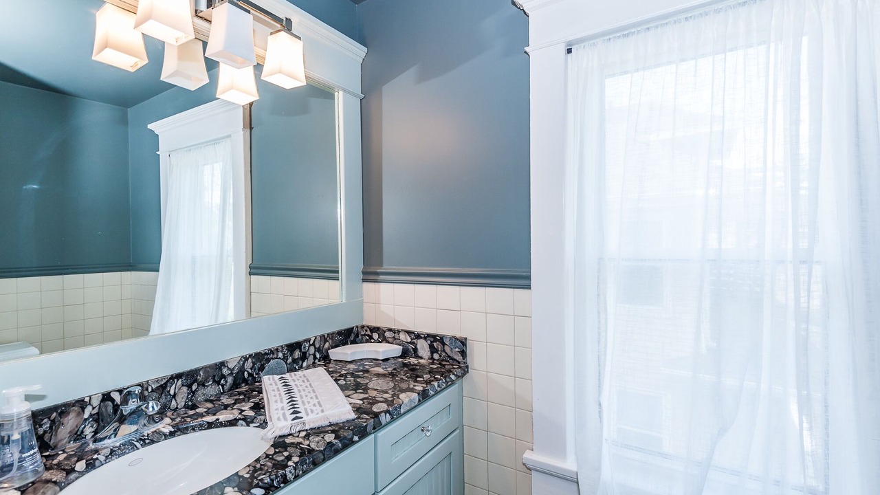 Photo of Bathroom in Kutzky Park