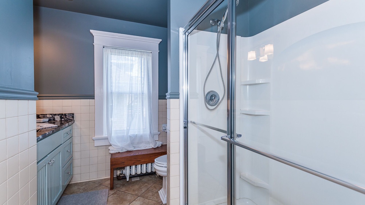 Photo of Bathroom in Kutzky Park