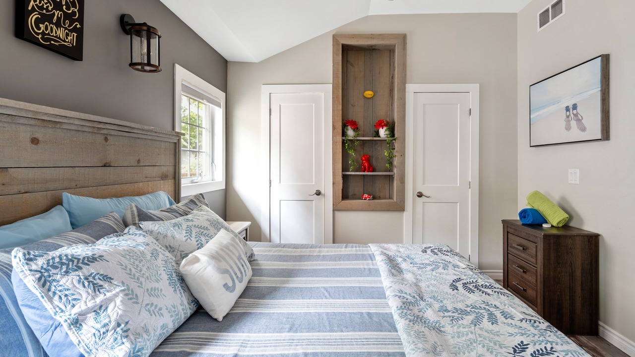 Photo of Bedroom in Crystal Beach