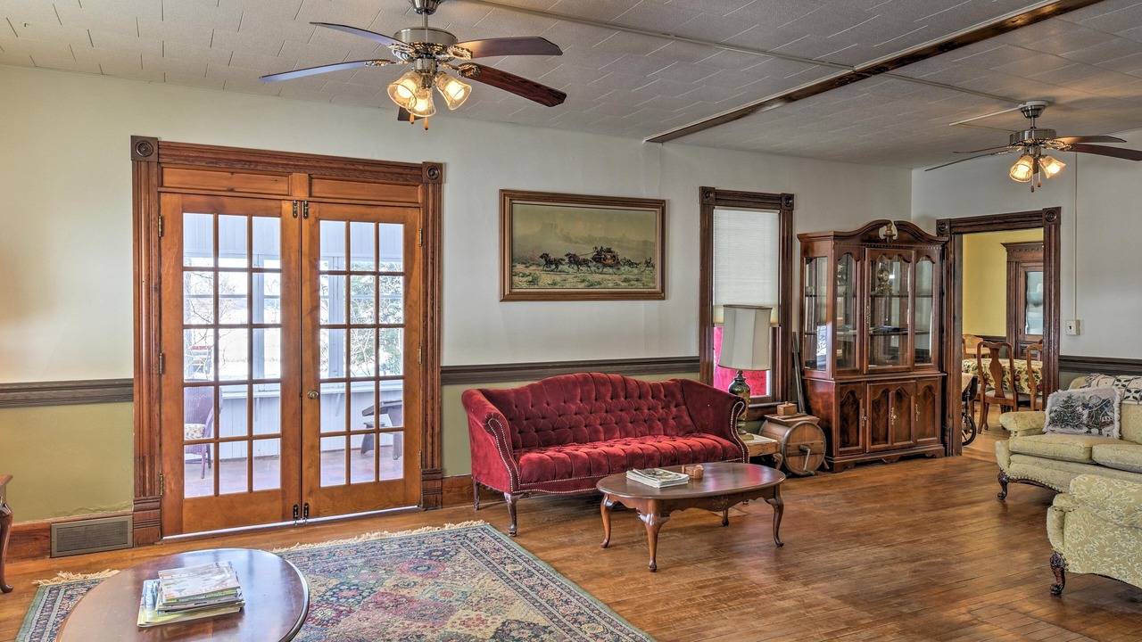 Photo of Livingroom in Backus