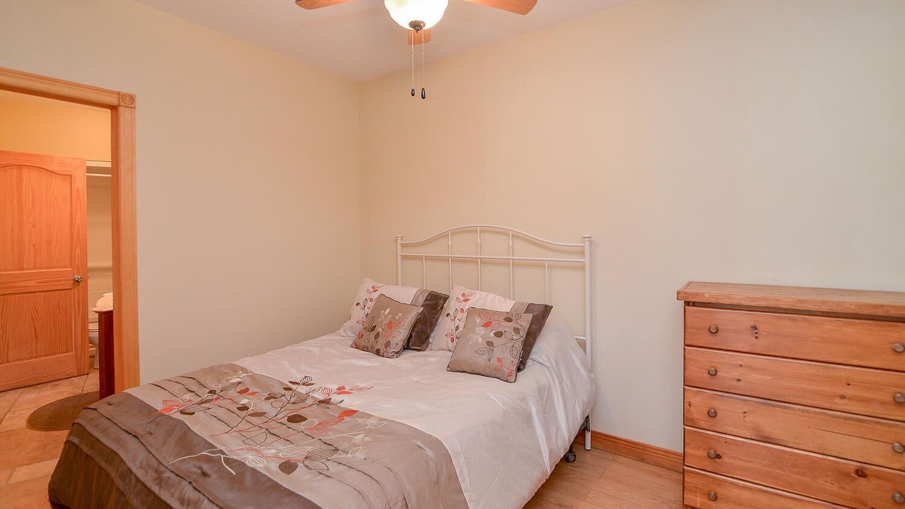 Photo of Bedroom in Arden