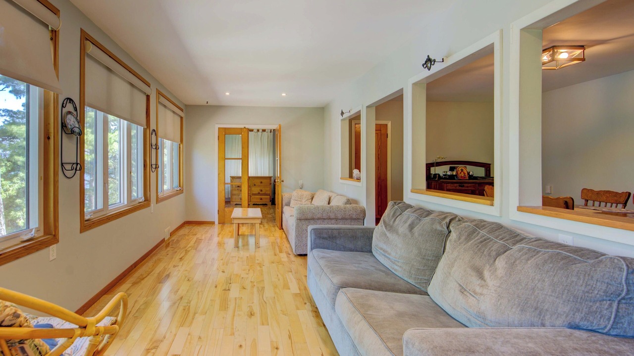 Photo of Livingroom in Rideau Lakes