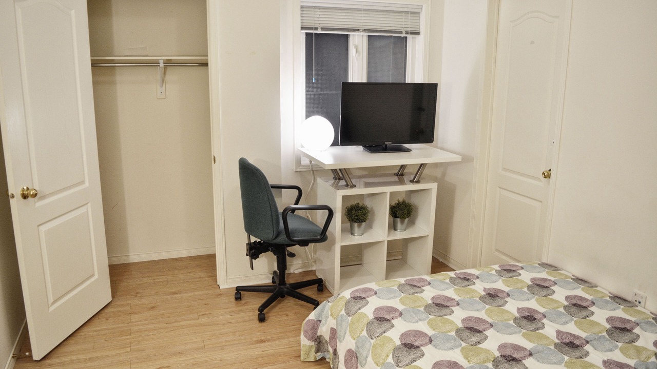 Photo of Bedroom in Village at York University