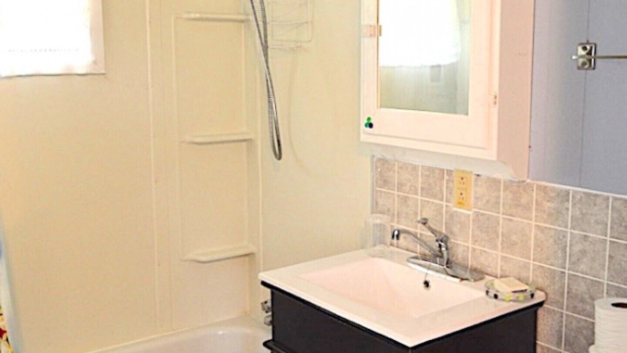 Photo of Bathroom in Iroquois
