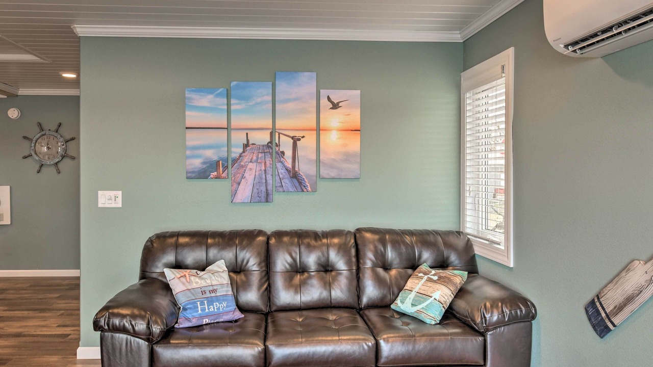 Photo of Livingroom in Detroit Lakes