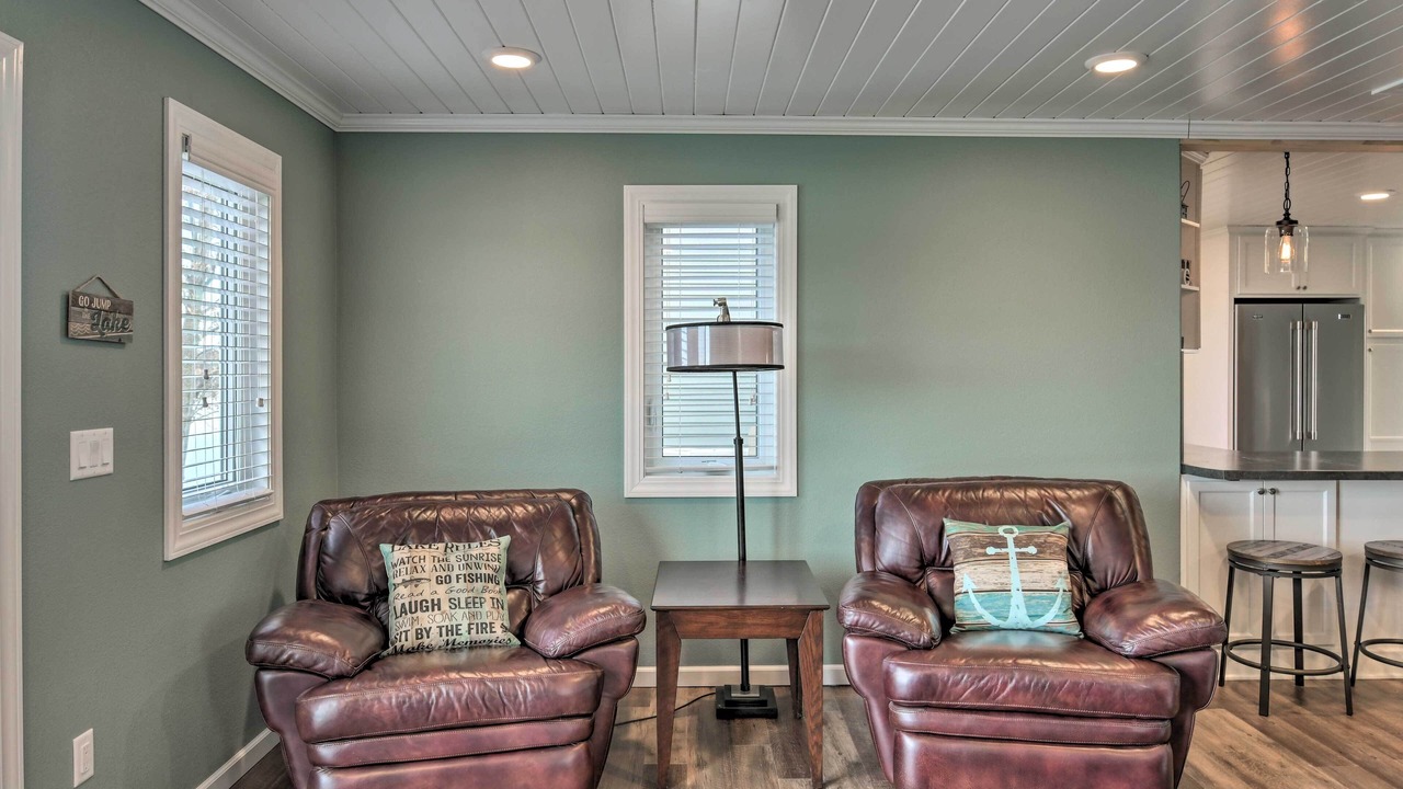 Photo of Livingroom in Detroit Lakes