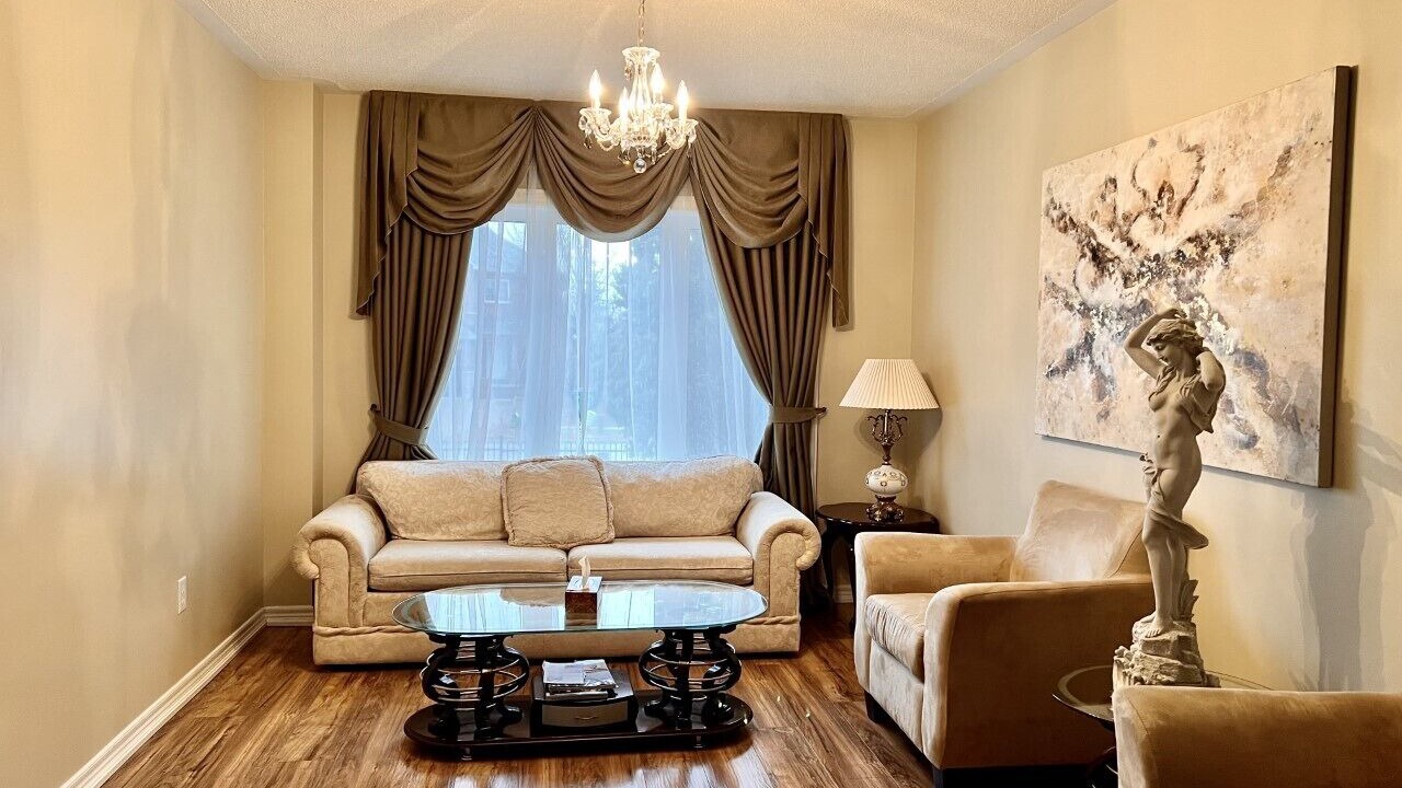 Photo of Livingroom in East Credit