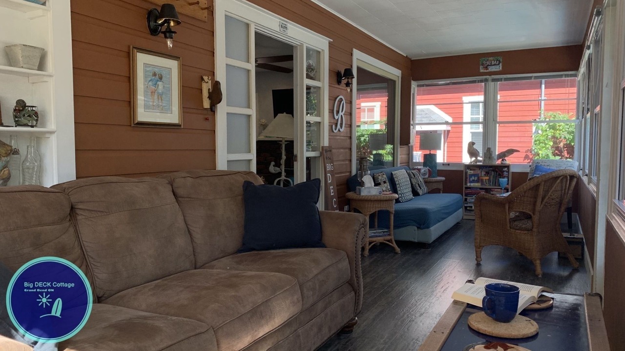 Photo of Livingroom in Grand Bend