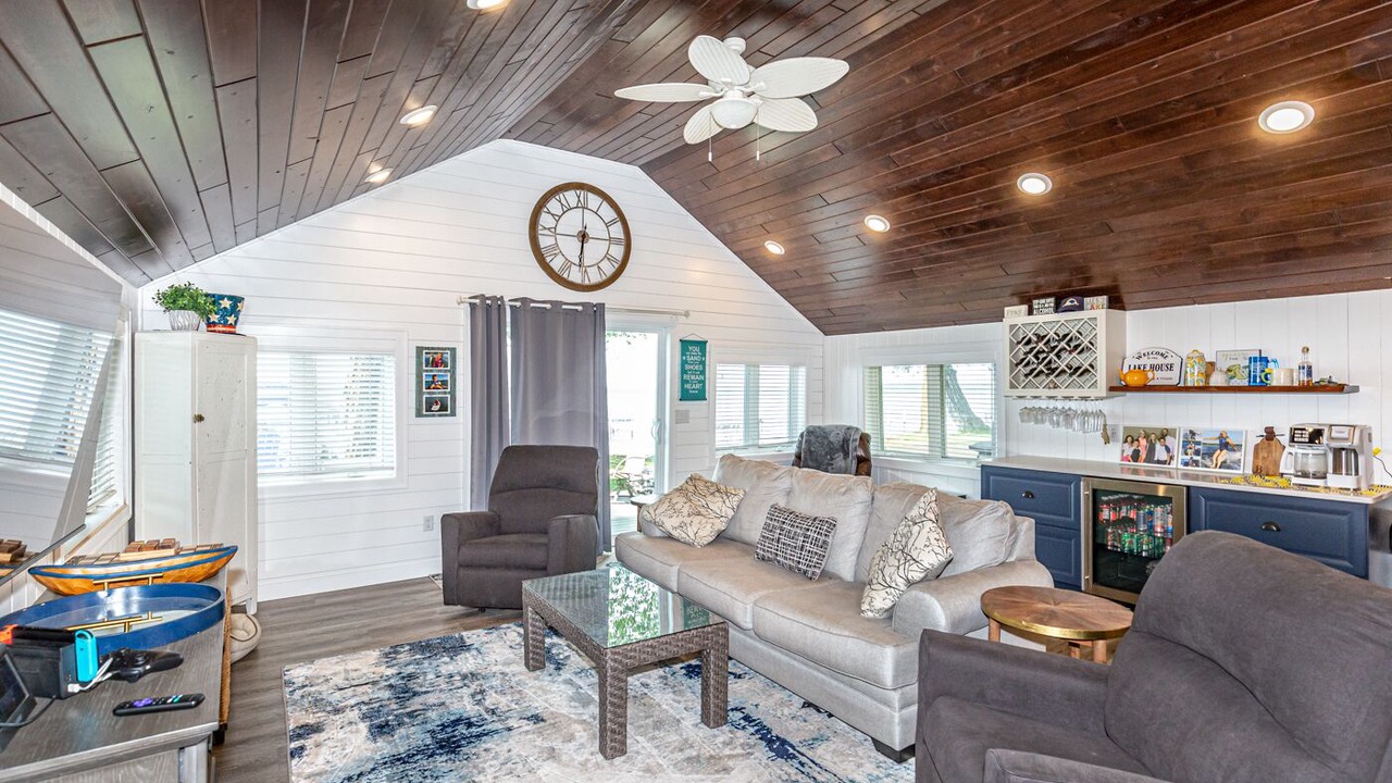 Photo of Livingroom in Detroit Lakes