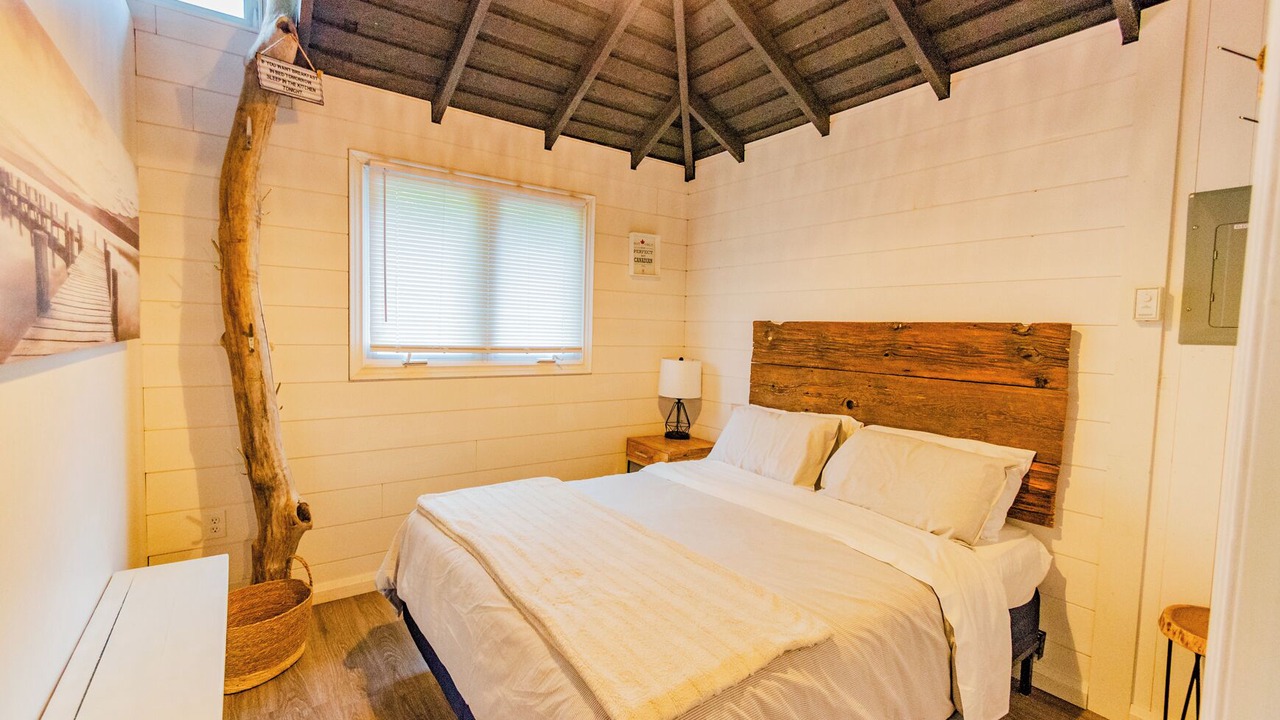 Photo of Bedroom in Port Colborne