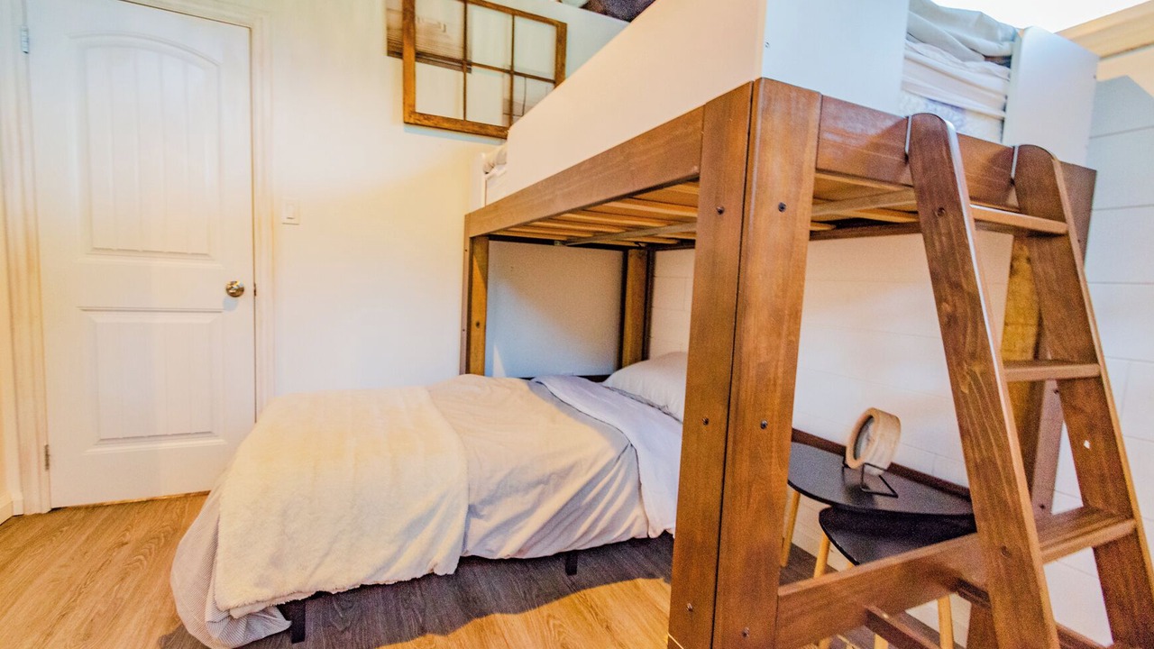 Photo of Bedroom in Port Colborne