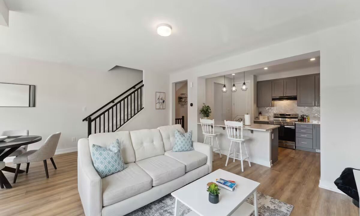 Photo of Livingroom in Ottawa Division