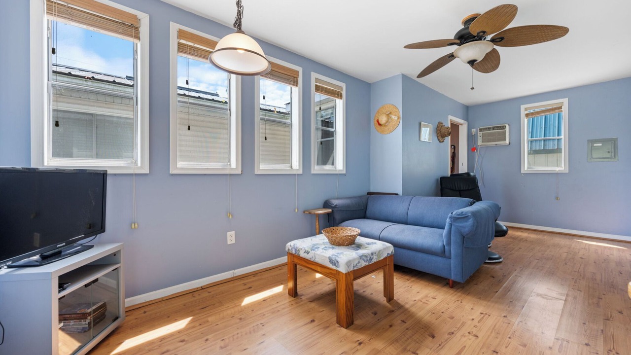 Photo of Livingroom in Turkey Point
