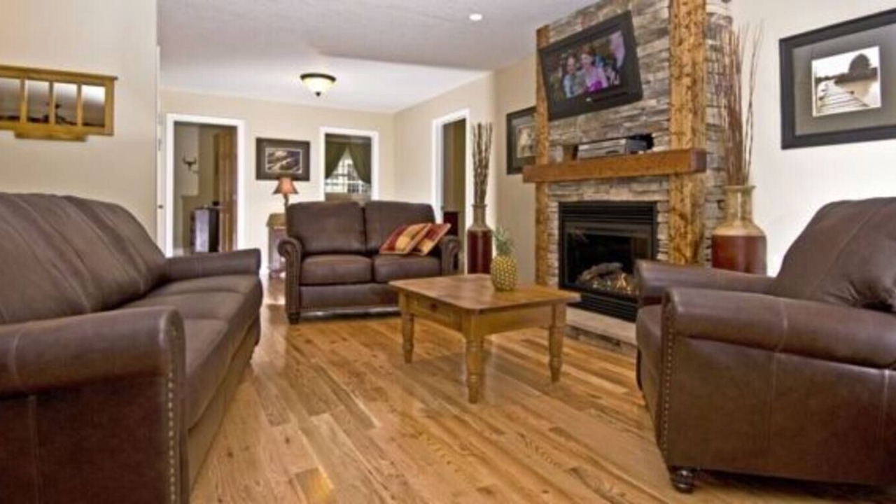 Photo of Livingroom in Lake of Bays