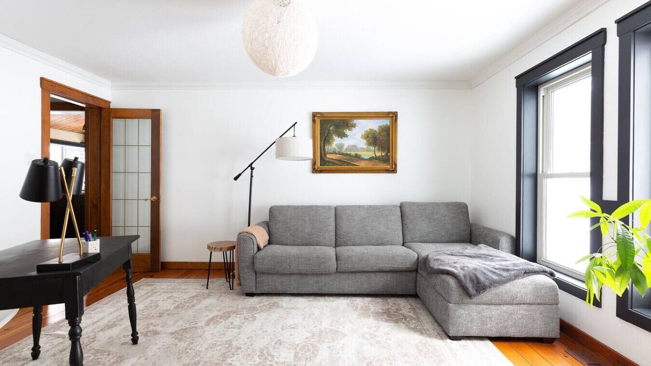 Photo of Livingroom in Lake of Bays
