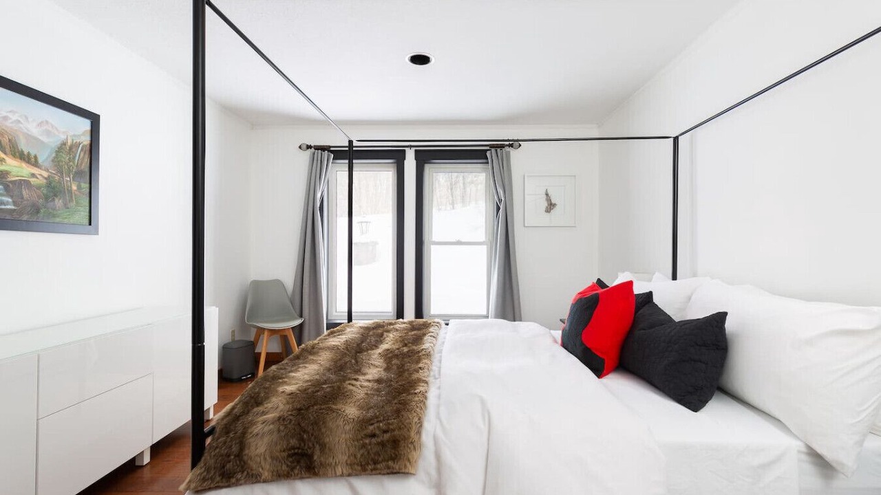 Photo of Bedroom in Lake of Bays