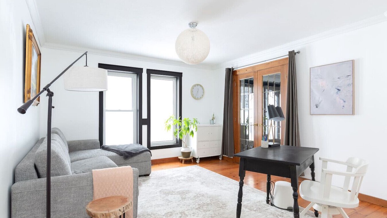 Photo of Livingroom in Lake of Bays