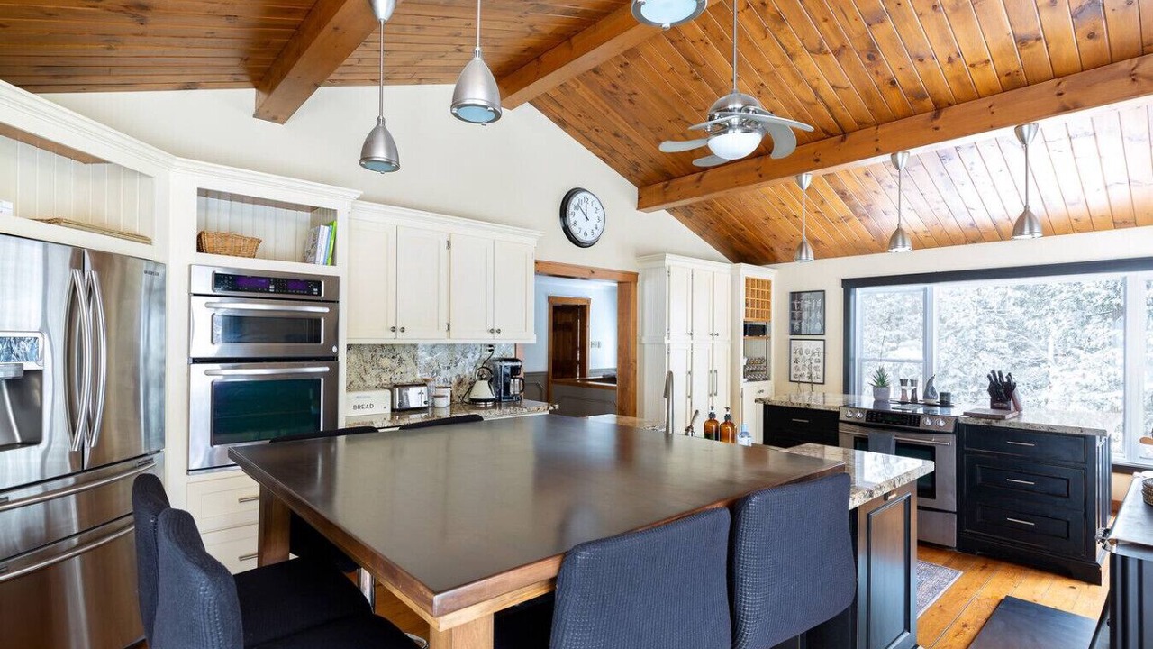 Photo of Kitchen in Lake of Bays