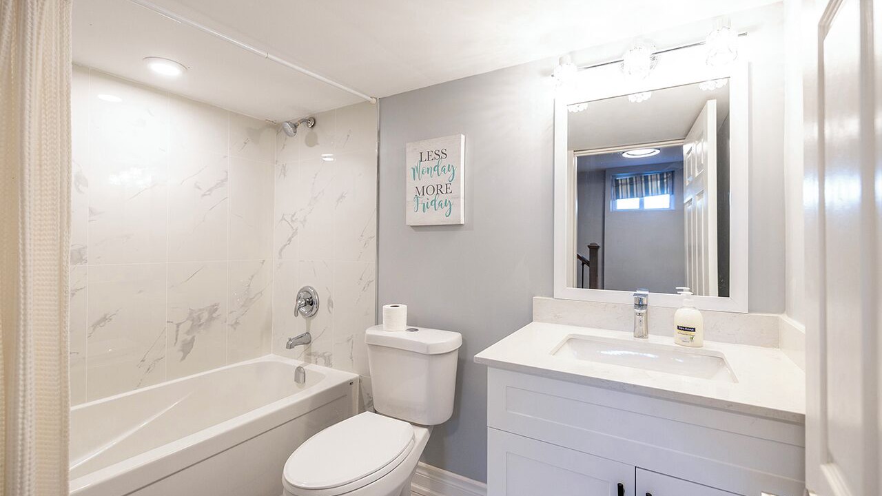 Photo of Bathroom in Lakeview