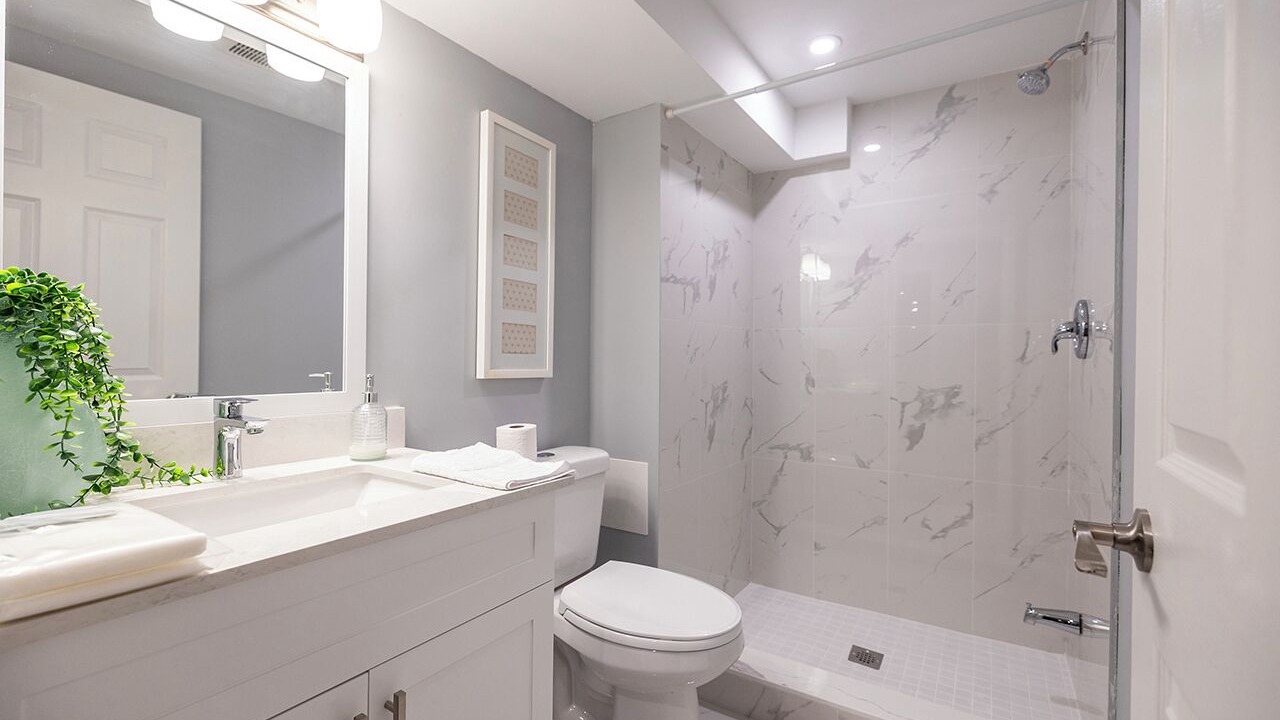 Photo of Bathroom in Lakeview