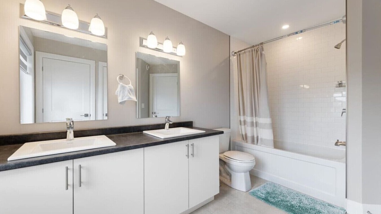 Photo of Bathroom in Colborne