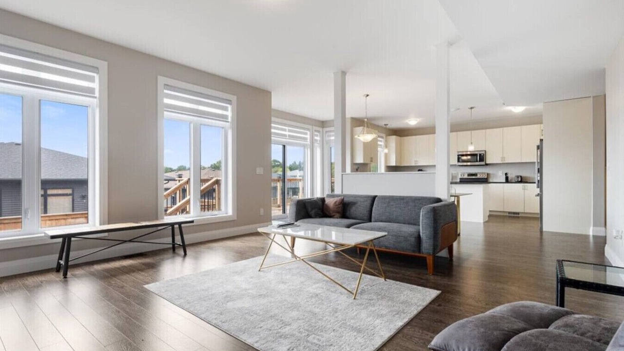 Photo of Livingroom in Colborne