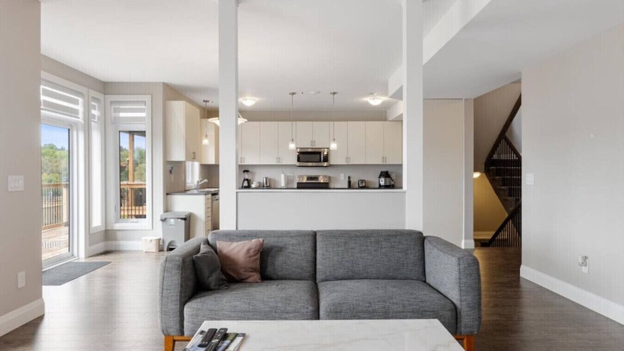 Photo of Livingroom in Colborne