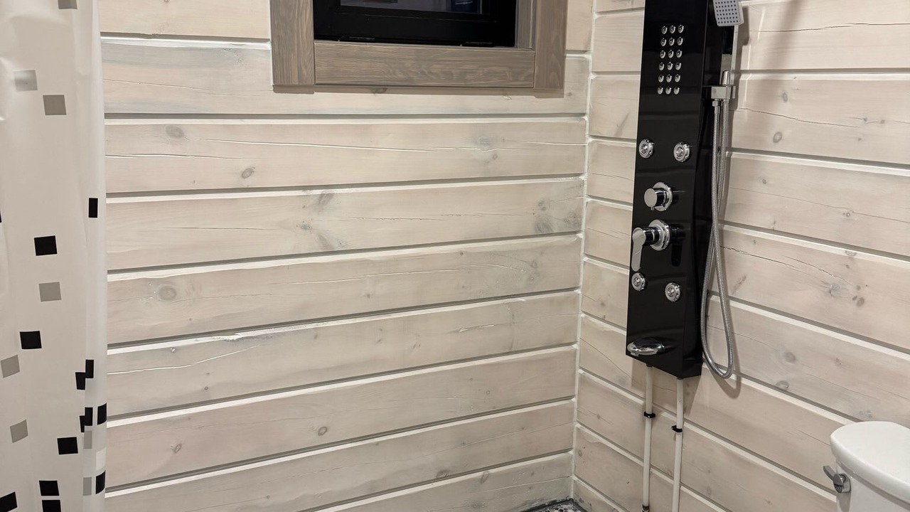 Photo of Bathroom in Harwood