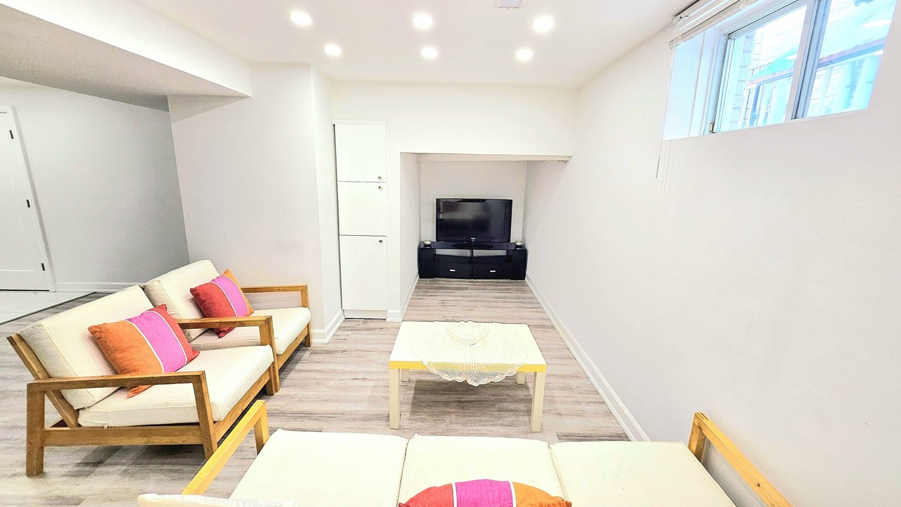 Photo of Livingroom in Thornhill