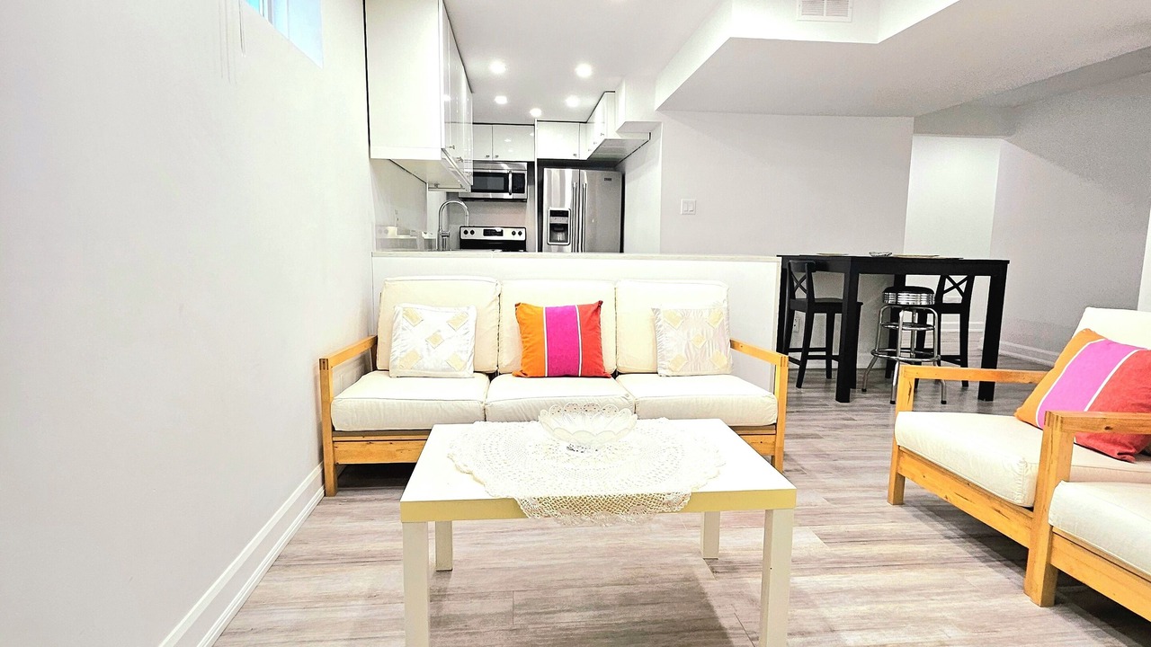 Photo of Livingroom in Thornhill