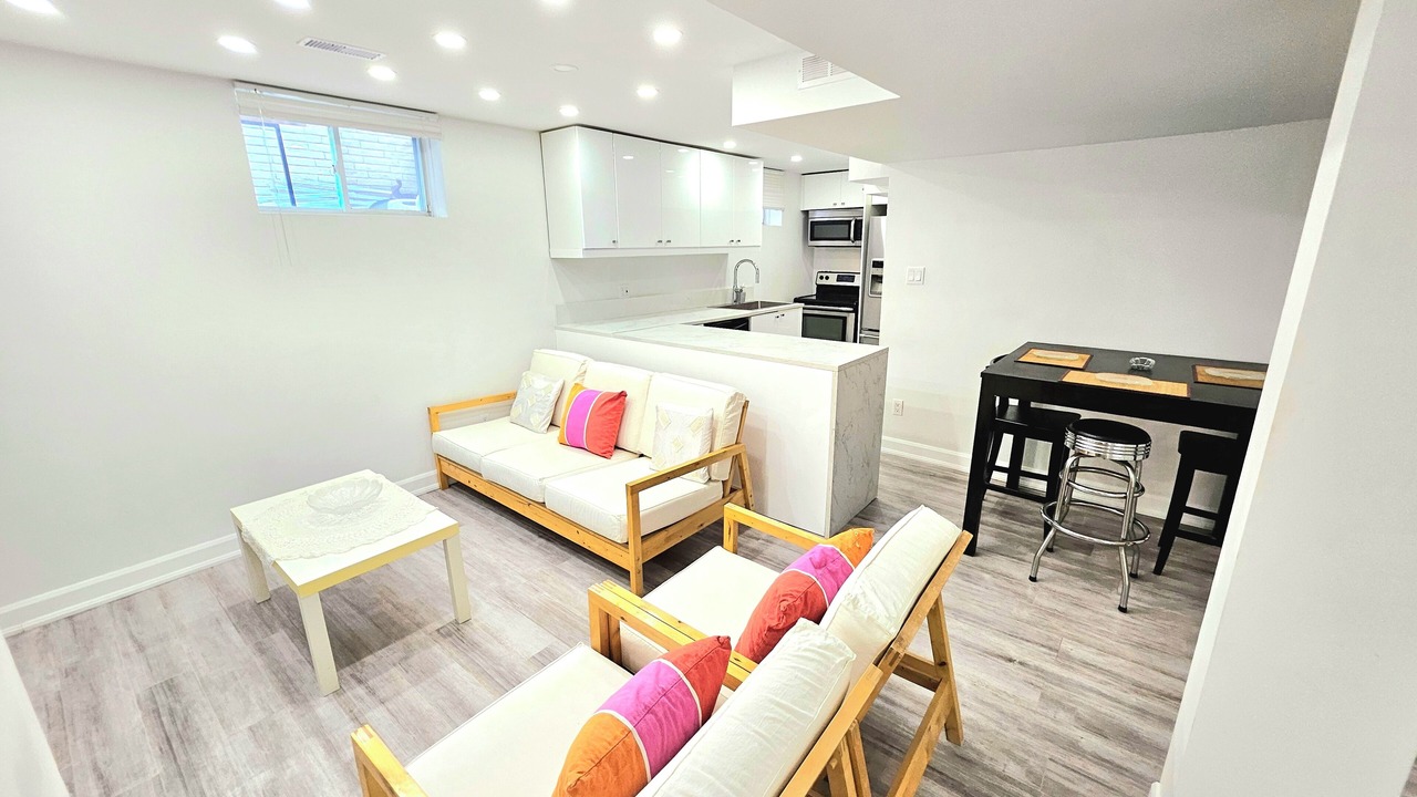 Photo of Livingroom in Thornhill