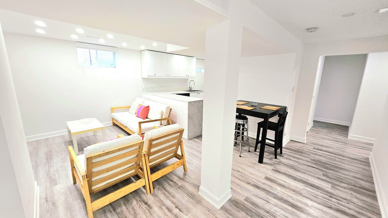 Photo of Livingroom in Thornhill