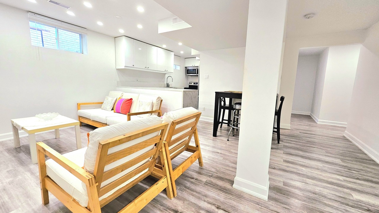 Photo of Livingroom in Thornhill
