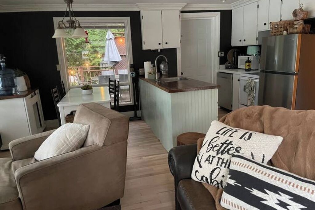 Photo of Livingroom in Utterson