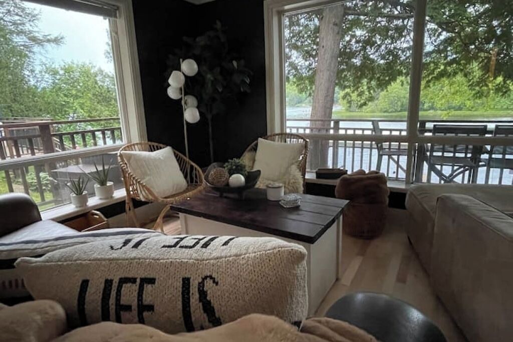 Photo of Livingroom in Utterson