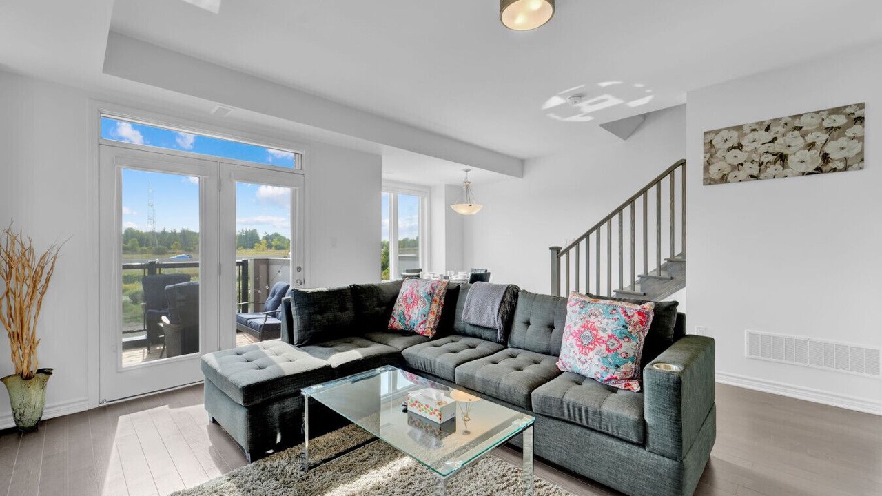 Photo of Livingroom in Milton