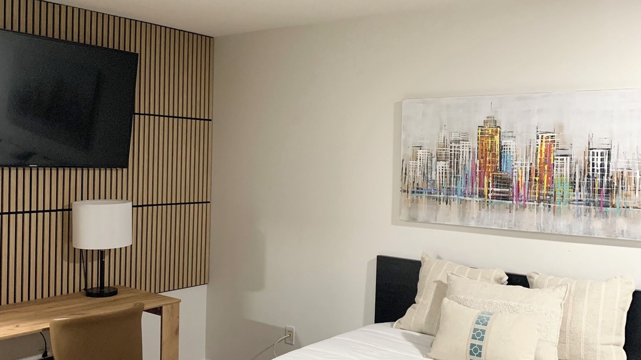 Photo of Bedroom in Bay Street Corridor