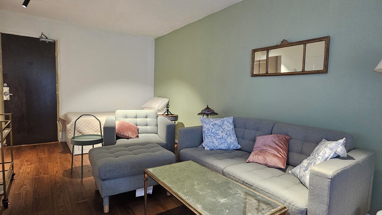 Photo of Livingroom in Church and Wellesley