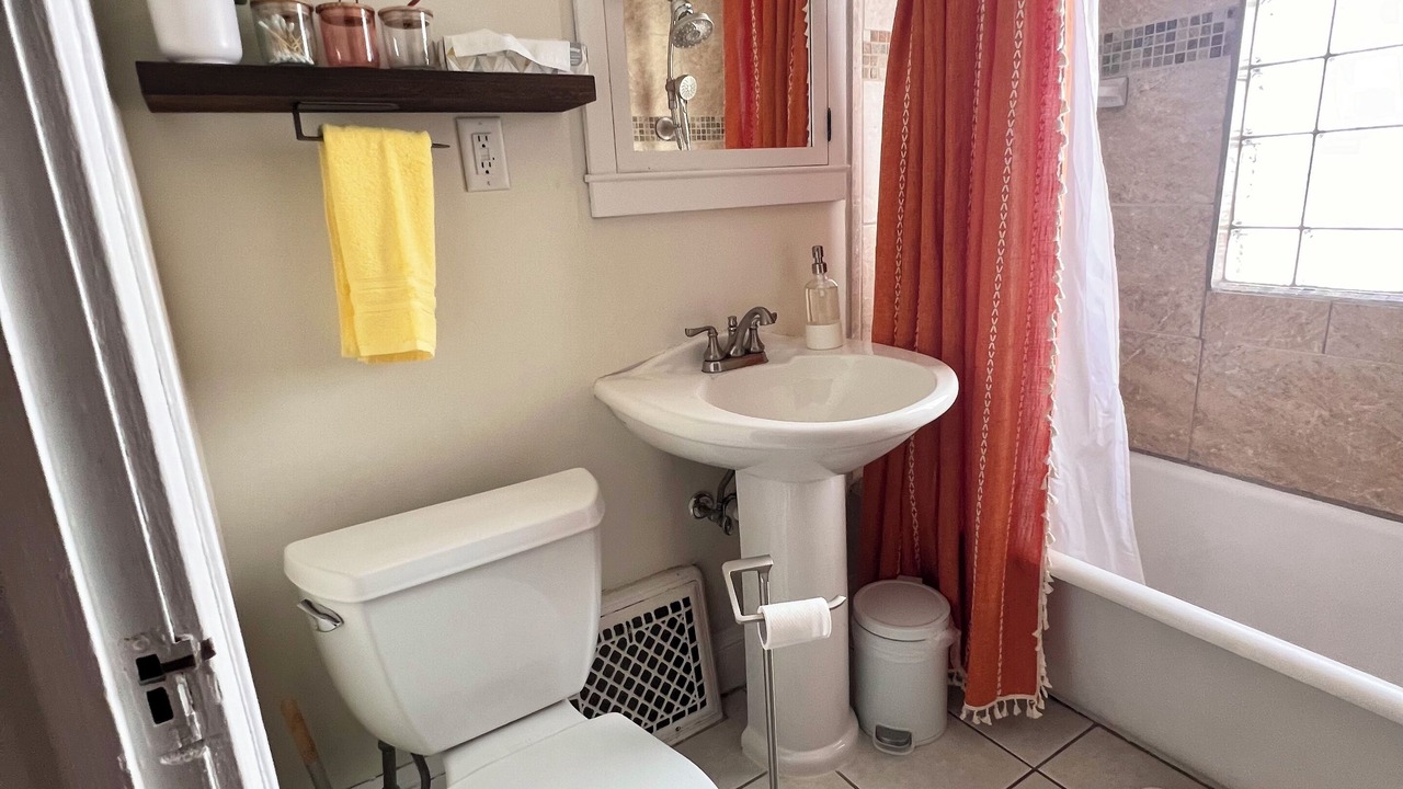 Photo of Bathroom in Victory