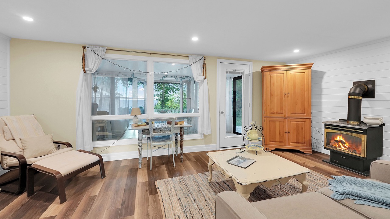 Photo of Livingroom in Central Huron