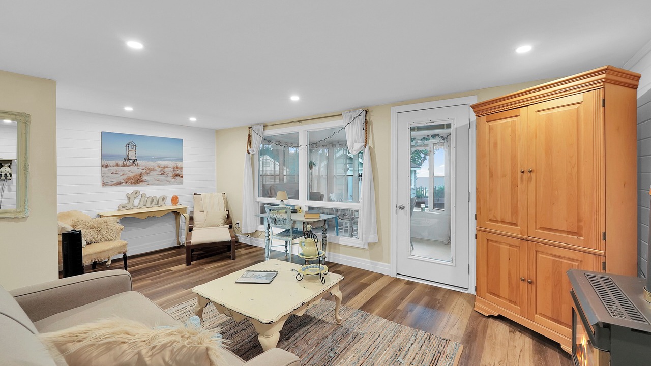 Photo of Livingroom in Central Huron