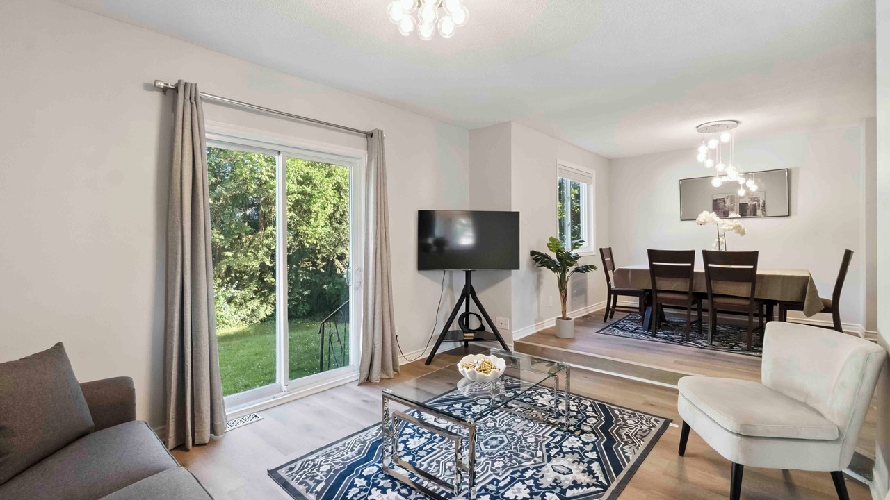 Photo of Livingroom in Ottawa Division