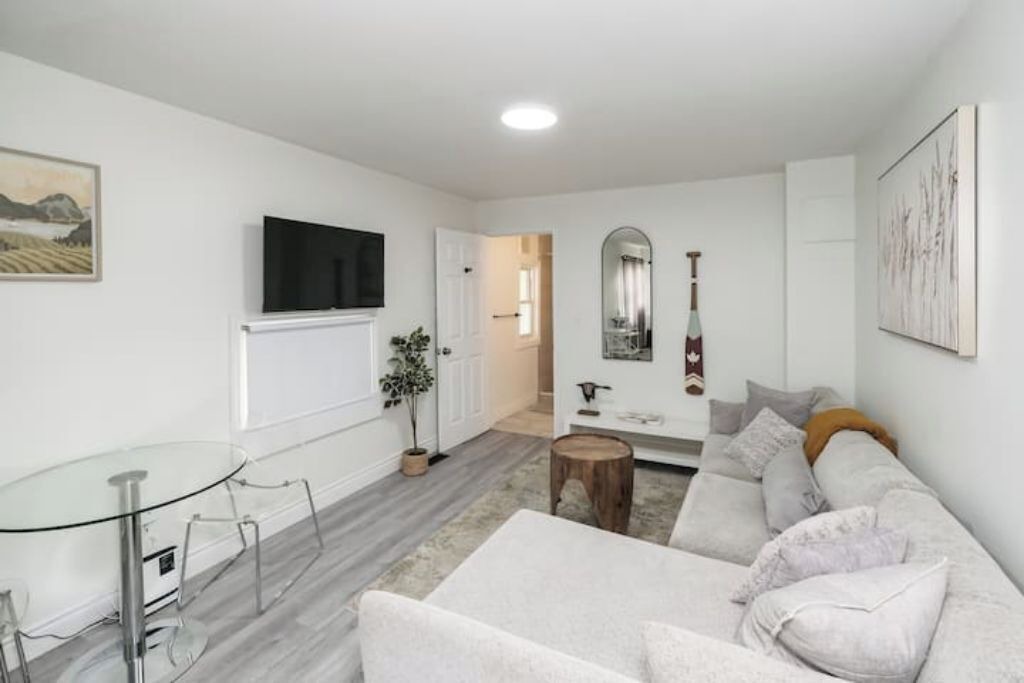Photo of Livingroom in East Windsor