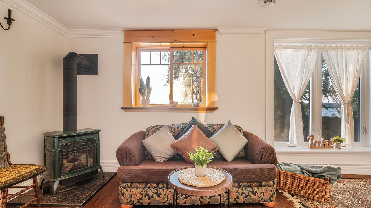 Photo of Livingroom in Scugog